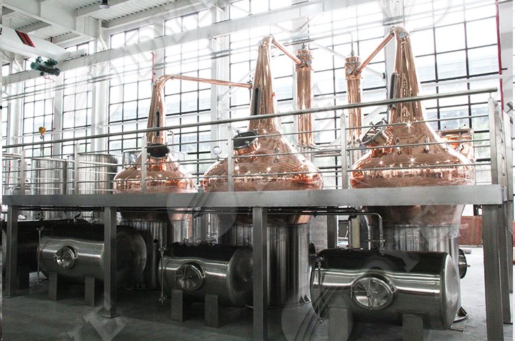 定制愛(ài)爾蘭威士忌蒸餾器 三釜蒸餾設(shè)備 商用洋酒廠釀酒設(shè)備-大宇 - 愛(ài)